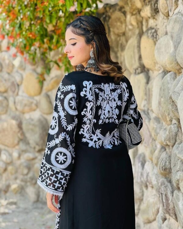Black Color Full Stitch Salwar Suit - Image 5